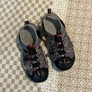 Keen Newport - Women’s Sandals Black and Pink
